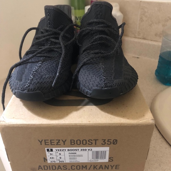 yeezy boost 350 v2 black static